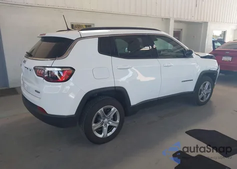 2024 Jeep Compass Latitude 4X4 from USA, damaged, VIN 3C4NJDBN9RT104120